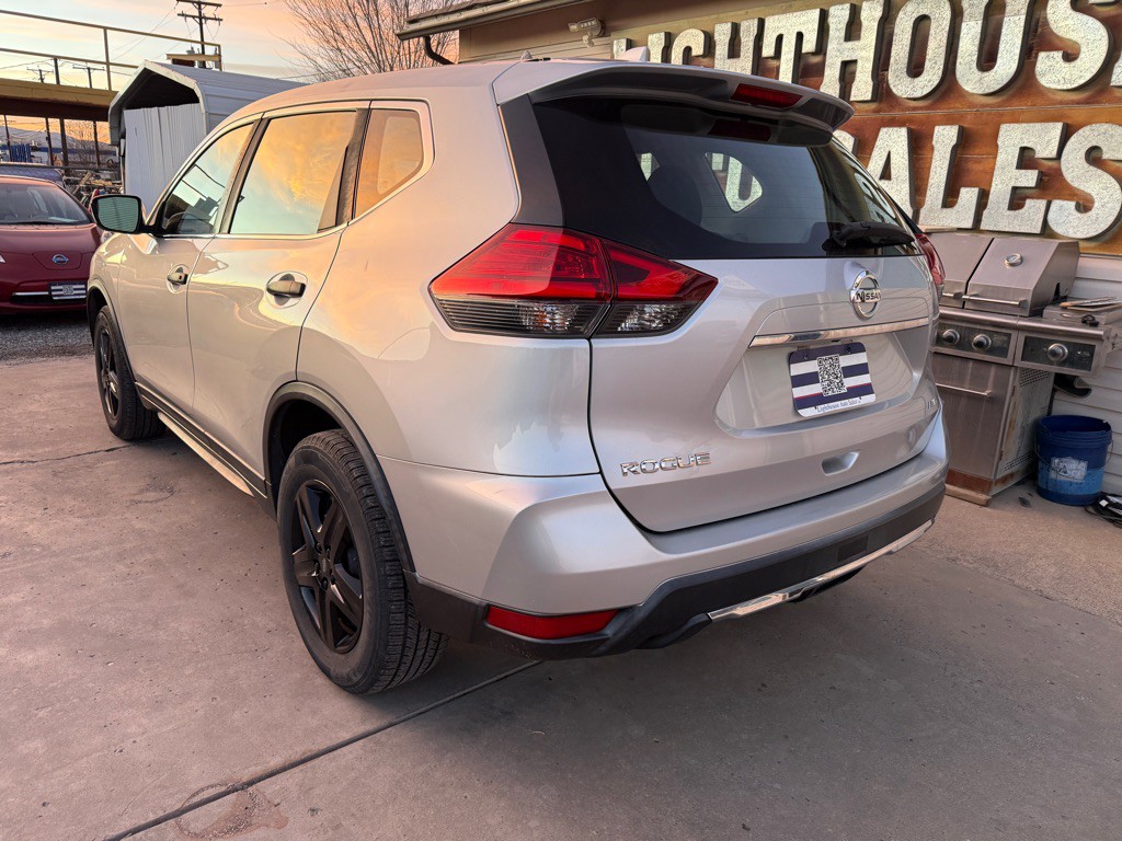 2017 Nissan Rogue Image 3