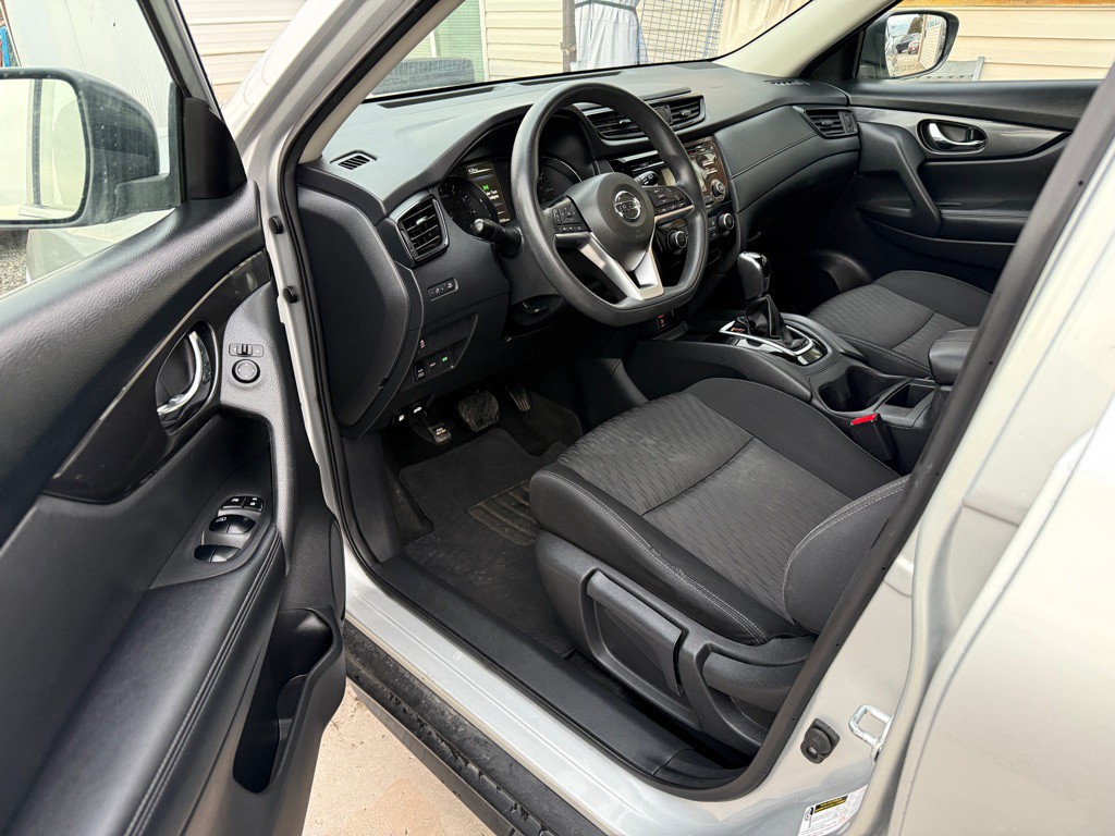 2017 Nissan Rogue Image 8