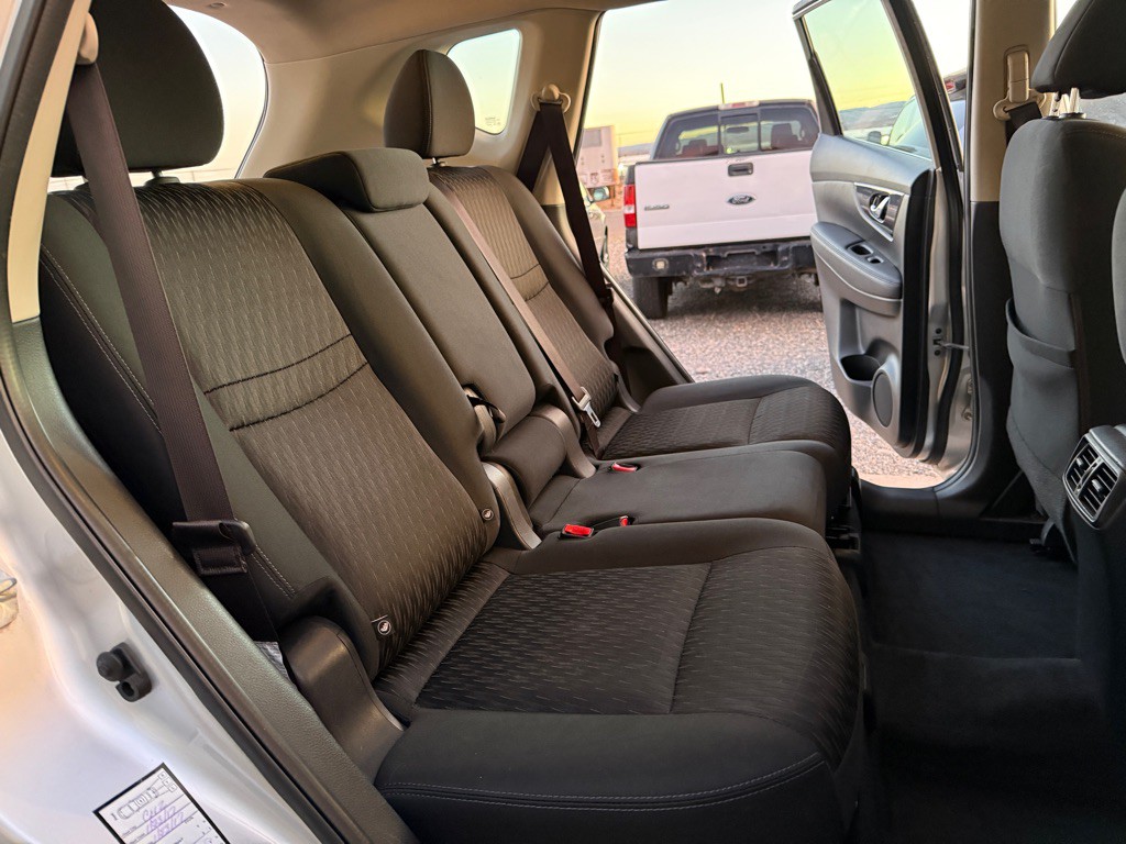 2017 Nissan Rogue Image 11