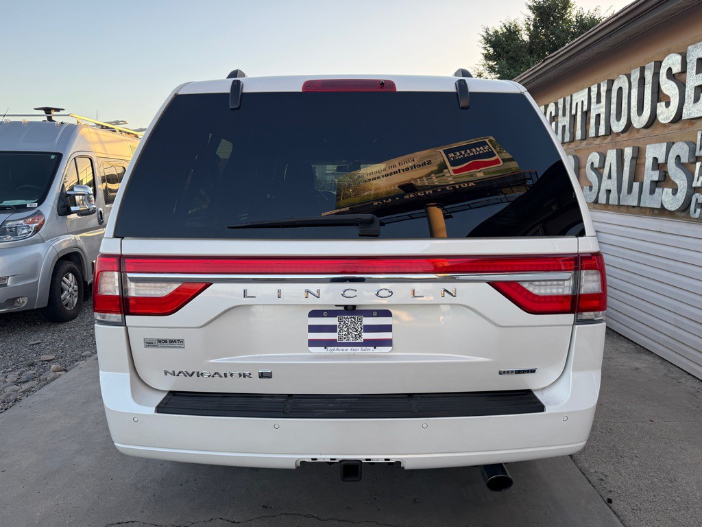 2016 Lincoln Navigator Image 4