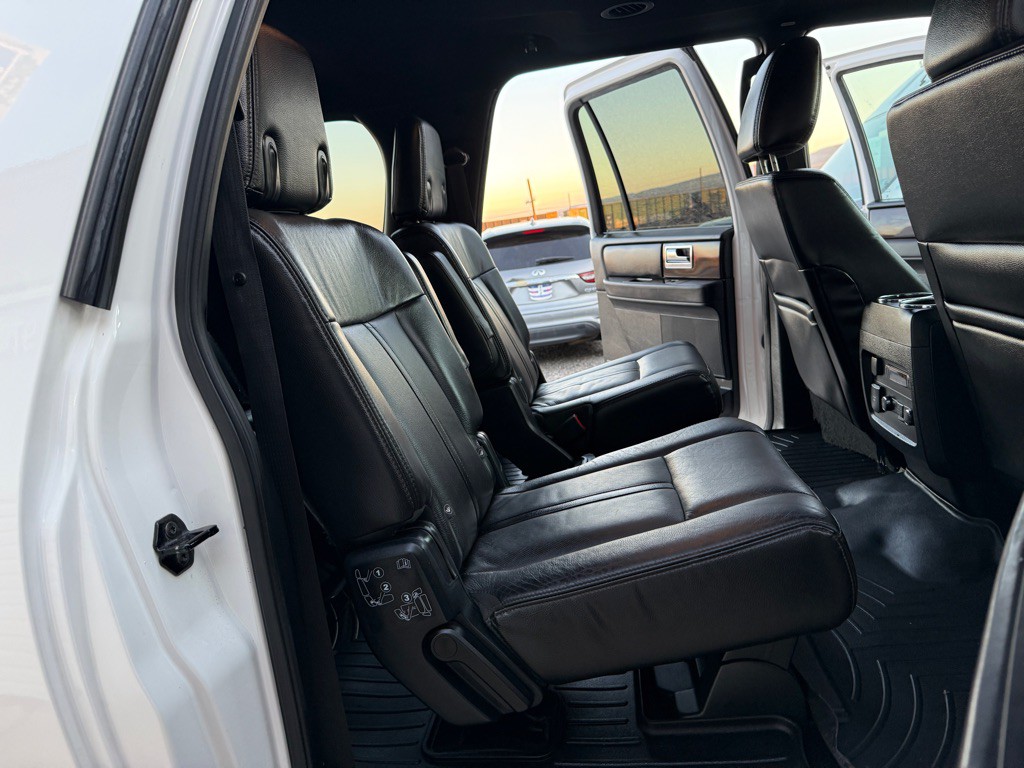 2016 Lincoln Navigator Image 10