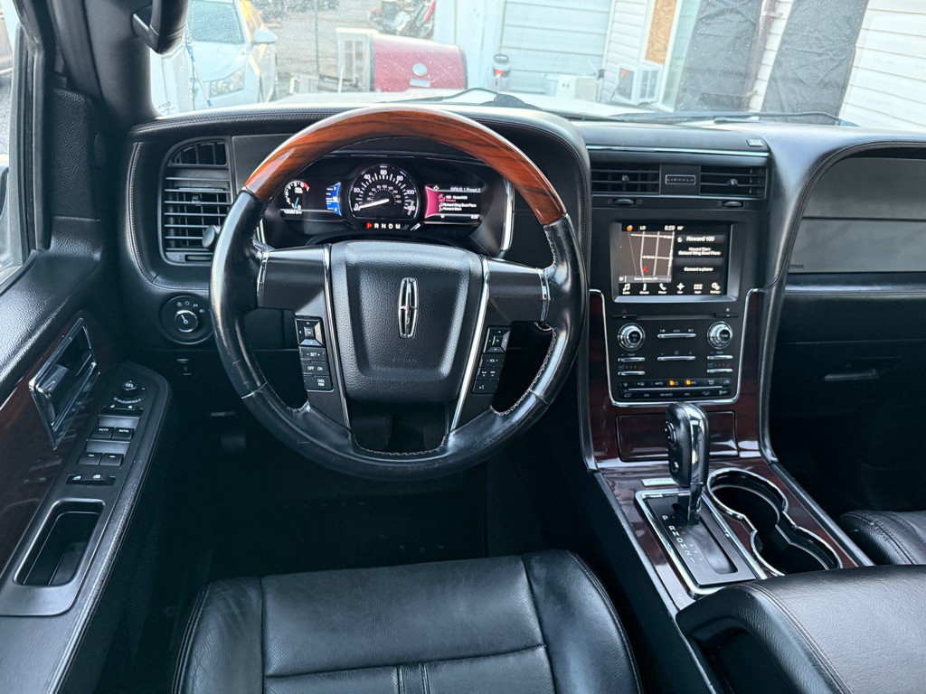2016 Lincoln Navigator Image 19