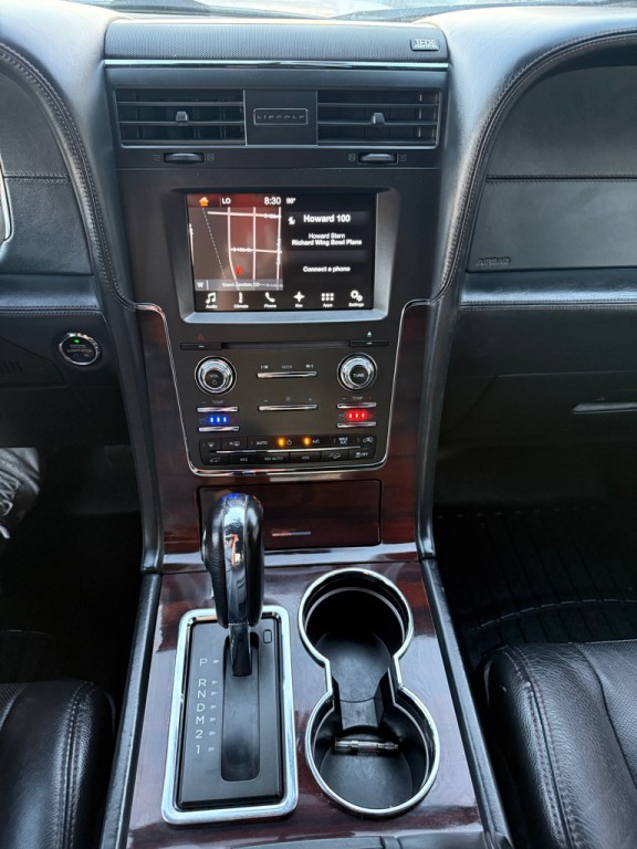 2016 Lincoln Navigator Image 22