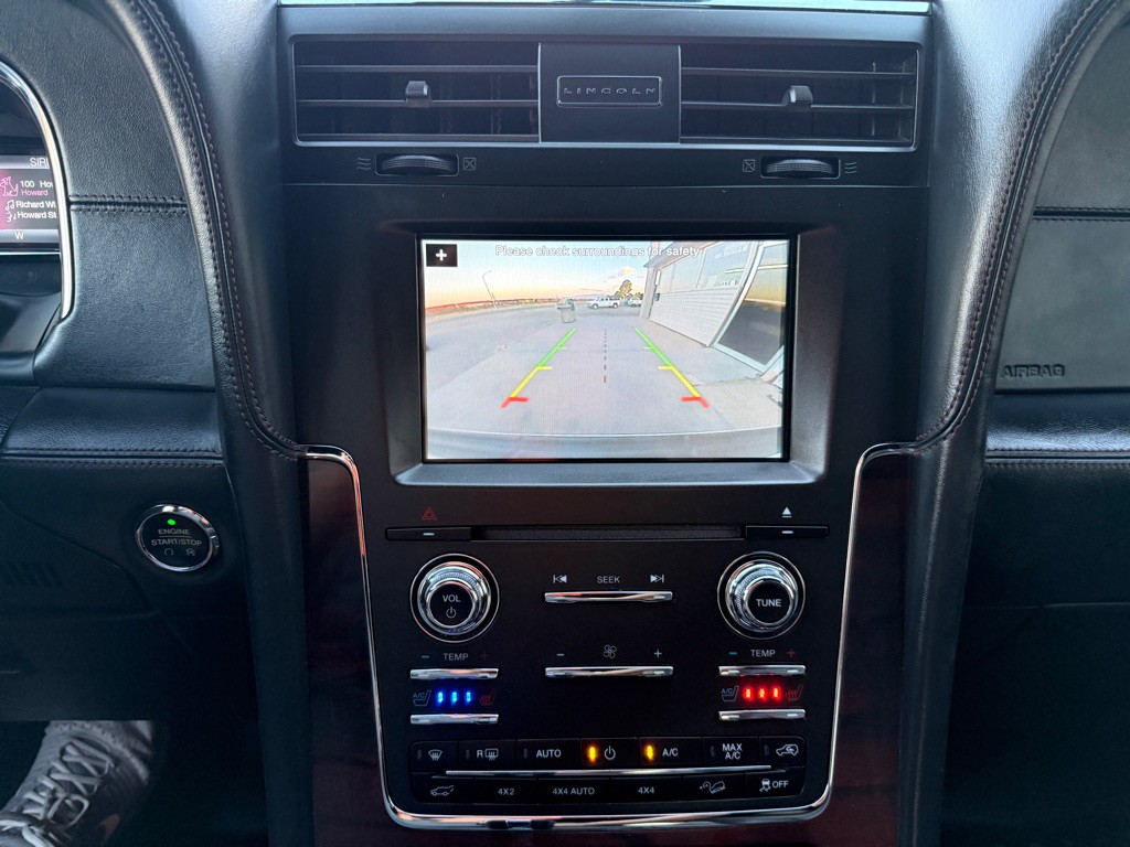 2016 Lincoln Navigator Image 24