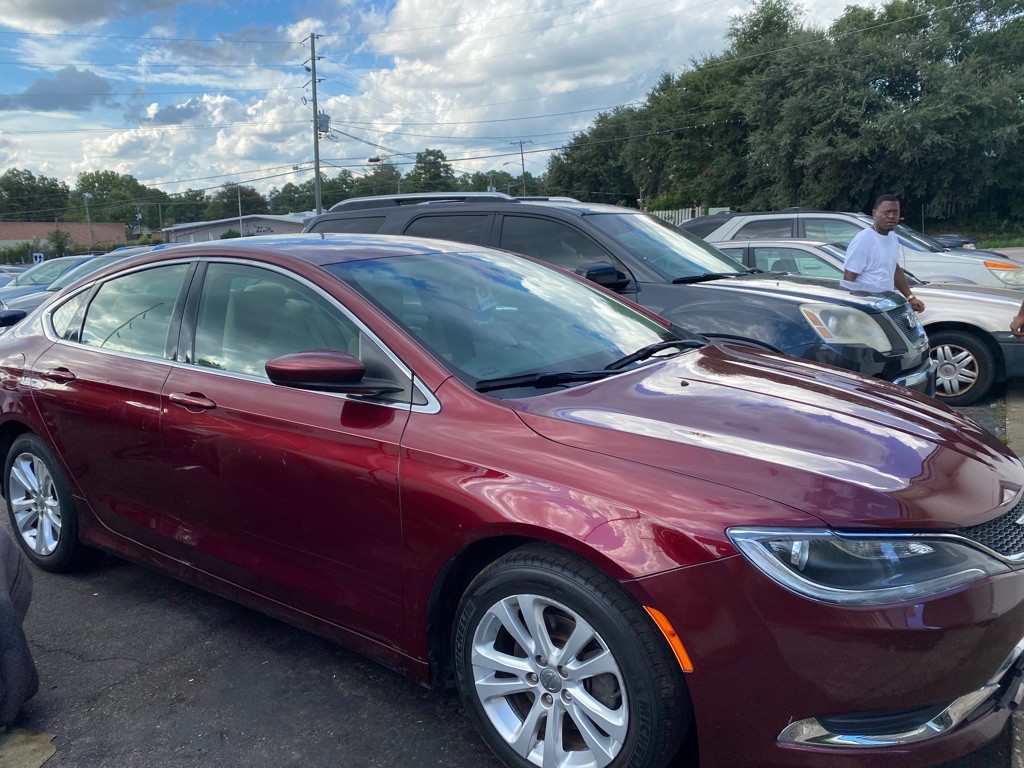 2016 Chrysler 200 Image 3