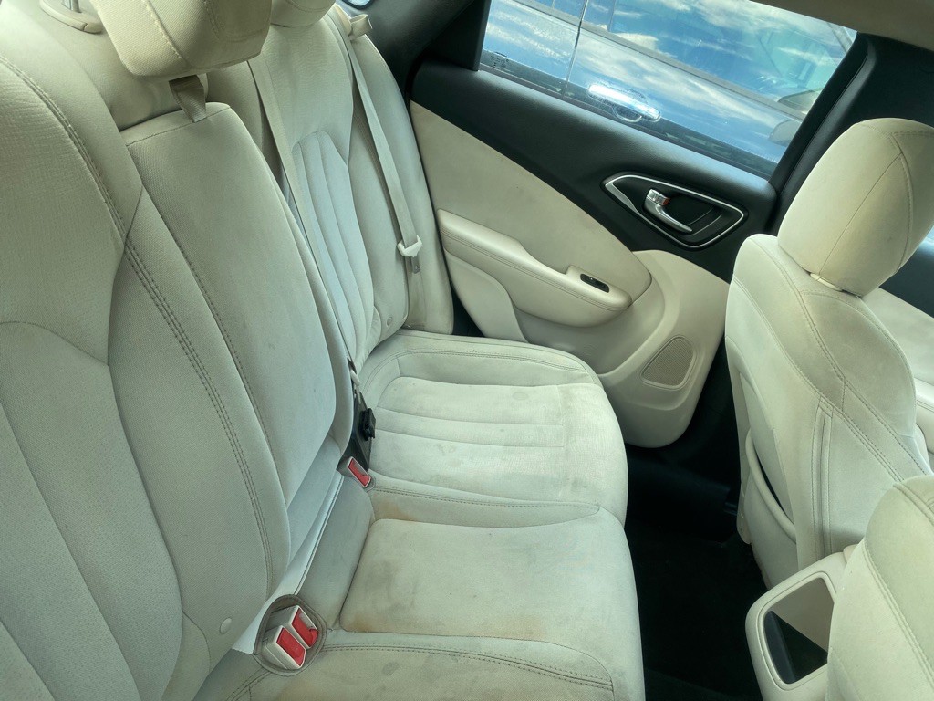 2016 Chrysler 200 Image 4