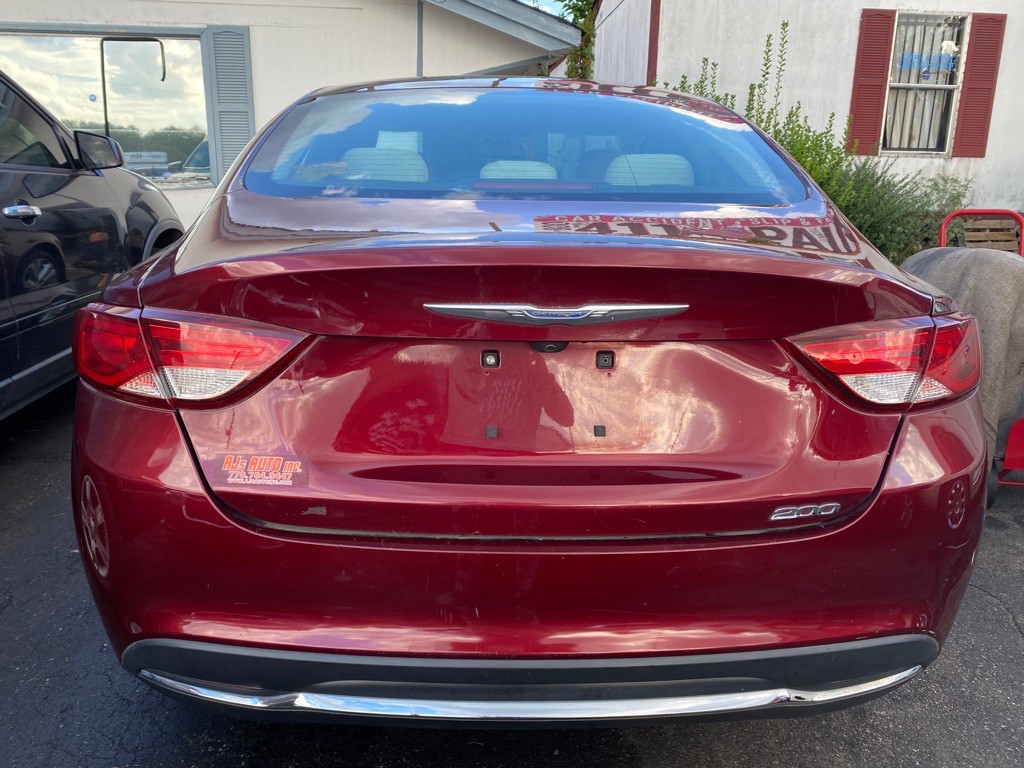 2016 Chrysler 200 Image 10