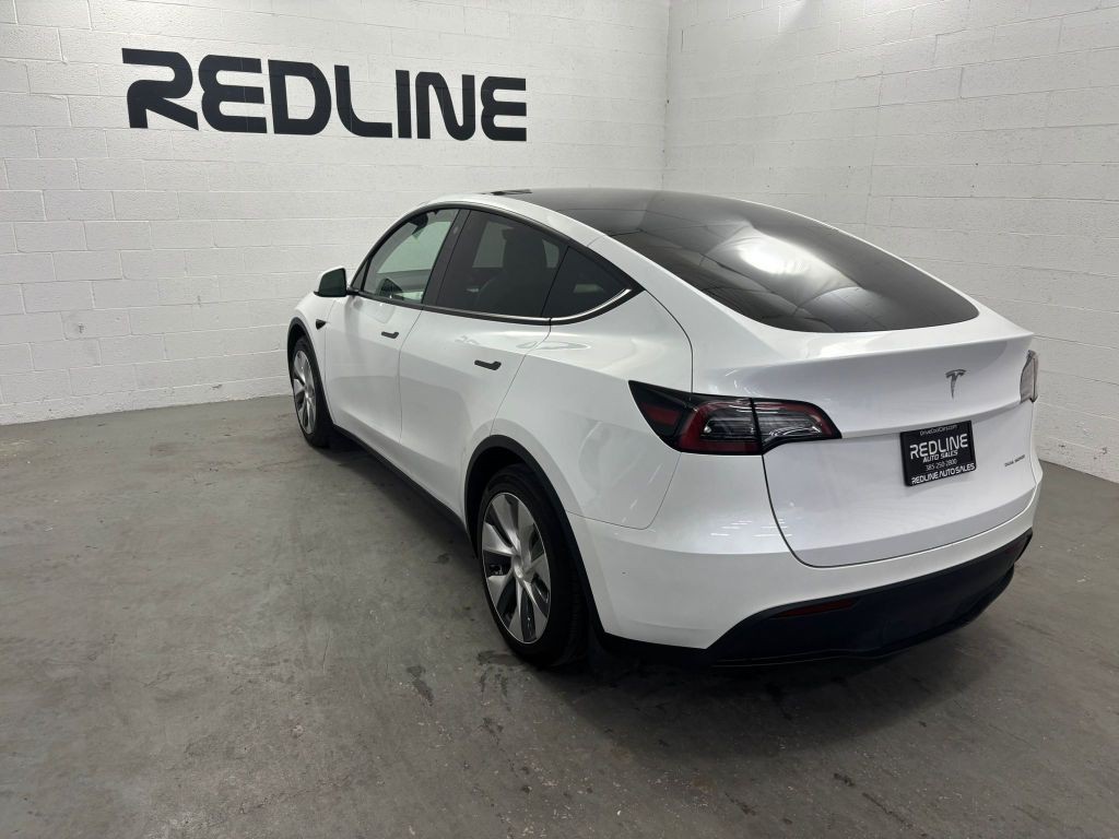 2023 Tesla Model Y Image 10