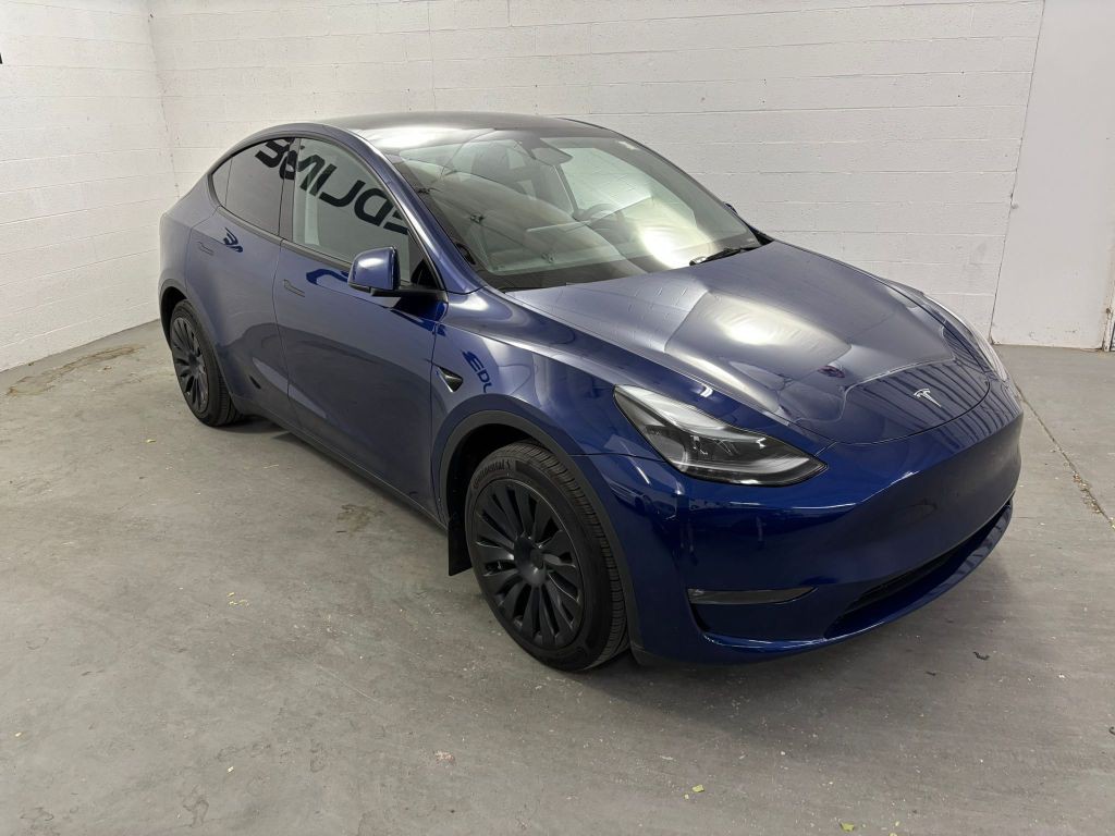 2024 Tesla Model Y Image 3