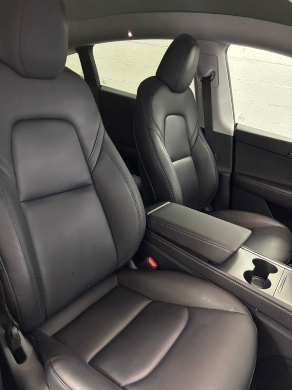 2024 Tesla Model Y Image 5