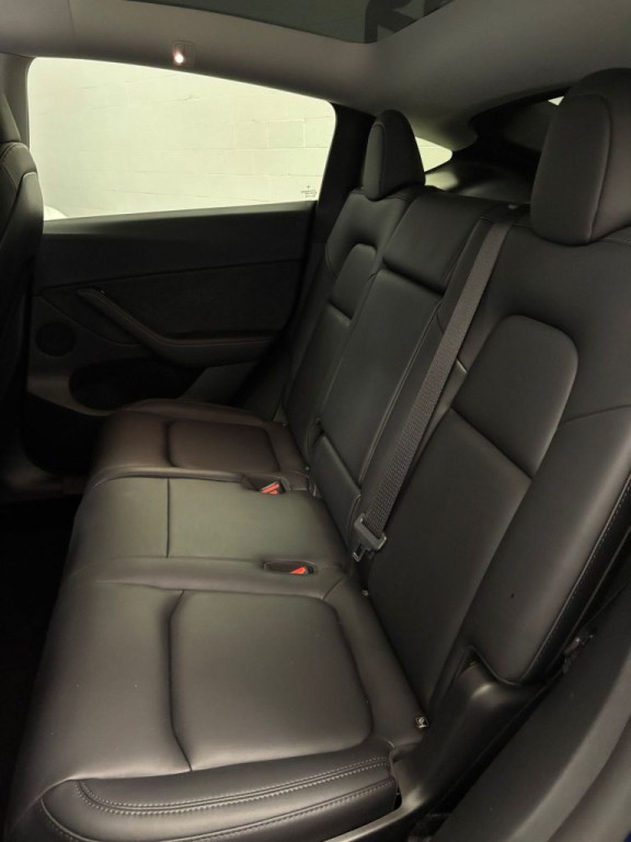 2024 Tesla Model Y Image 6