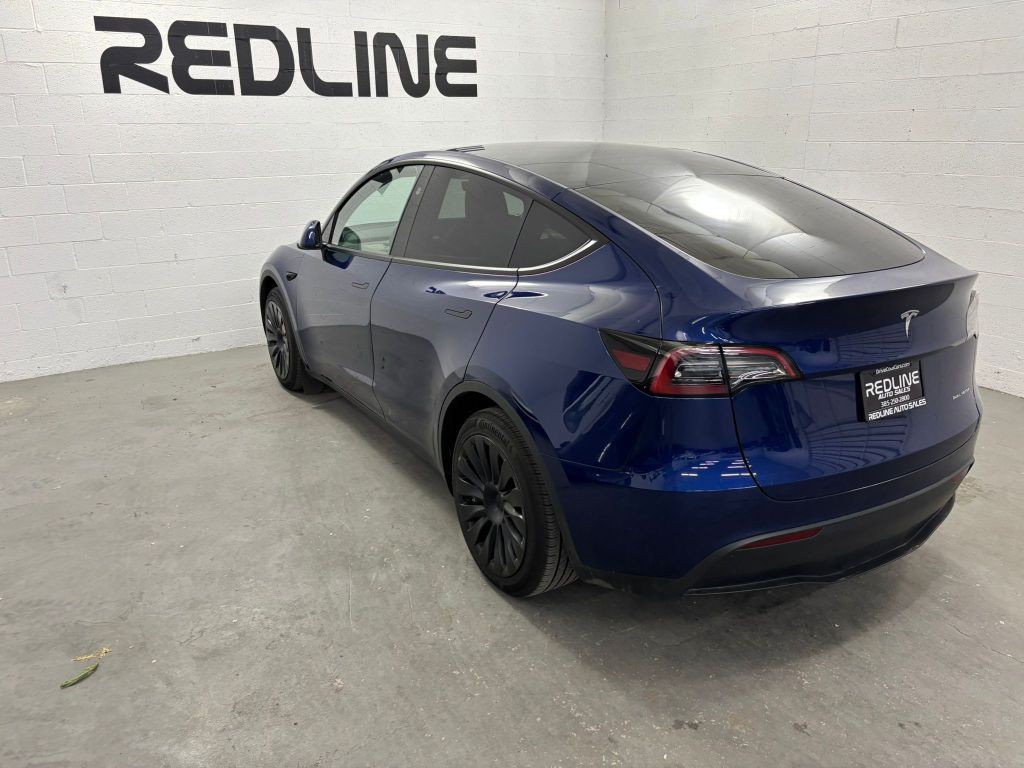 2024 Tesla Model Y Image 10