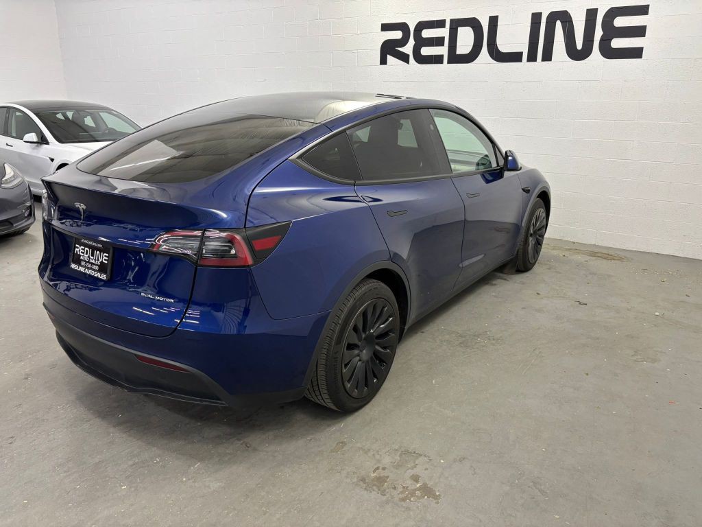 2024 Tesla Model Y Image 11