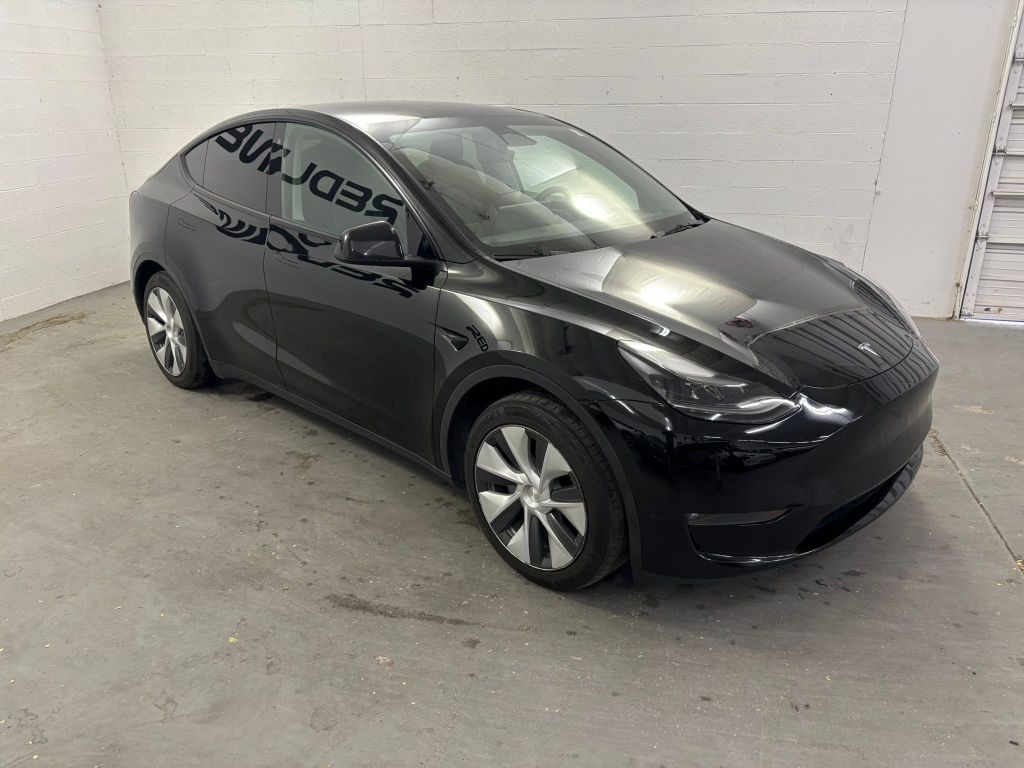 2023 Tesla Model Y Image 3