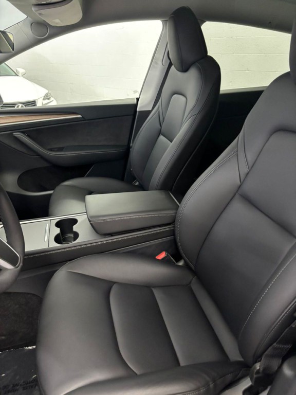 2024 Tesla Model Y Image 4