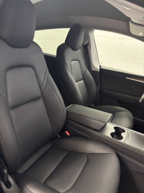 2024 Tesla Model Y Image 5
