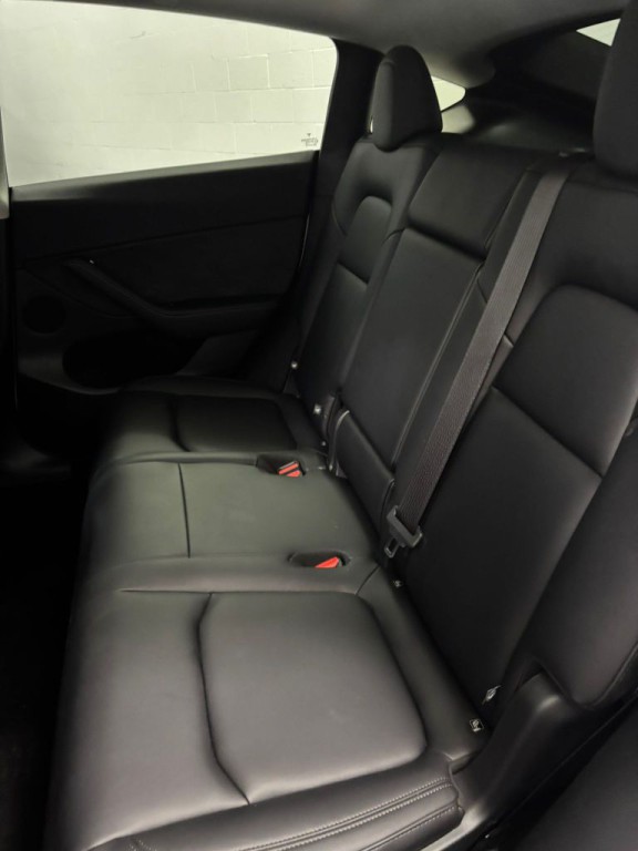 2024 Tesla Model Y Image 6