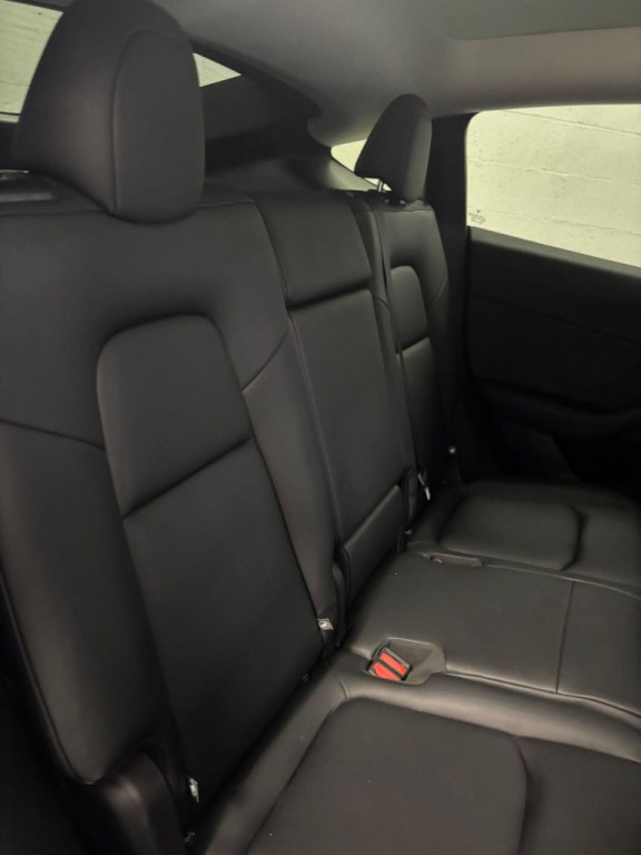 2024 Tesla Model Y Image 7
