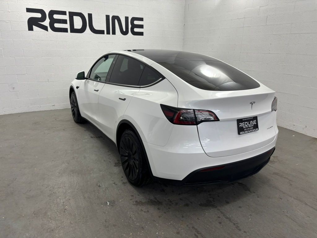 2024 Tesla Model Y Image 10