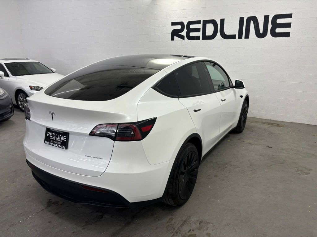2024 Tesla Model Y Image 11