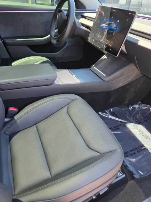 2024 Tesla Model 3 Image 17