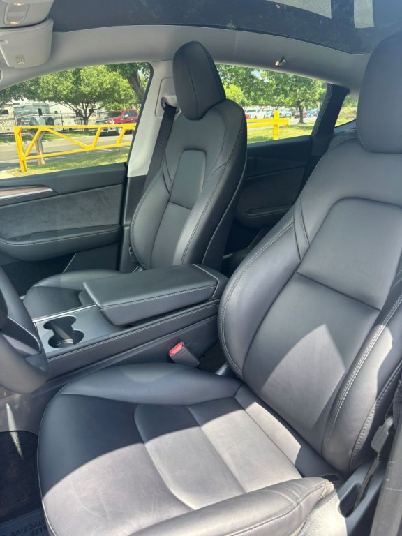 2023 Tesla Model Y Image 4