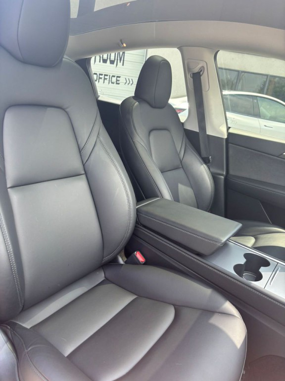 2023 Tesla Model Y Image 5