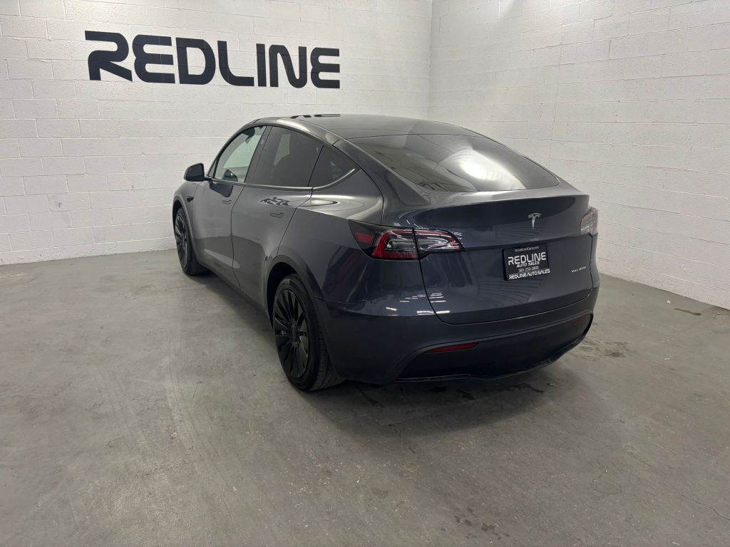2023 Tesla Model Y Image 10