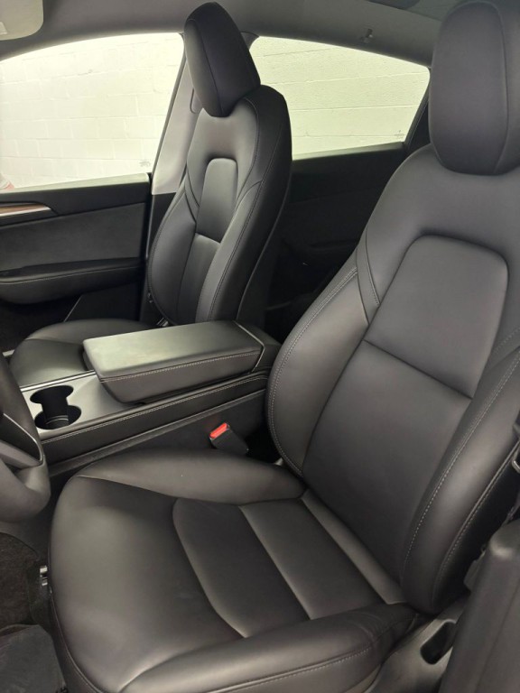 2024 Tesla Model Y Image 4
