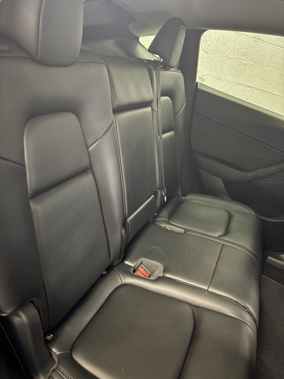 2024 Tesla Model Y Image 6