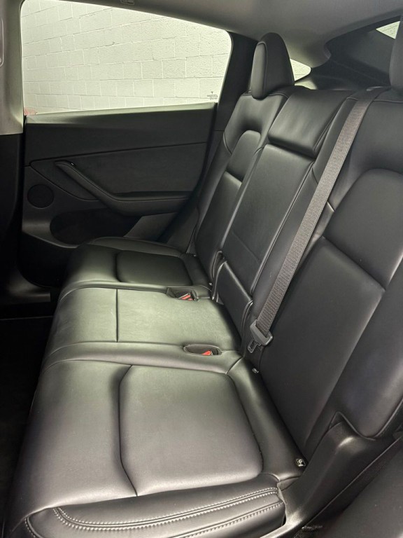 2024 Tesla Model Y Image 7
