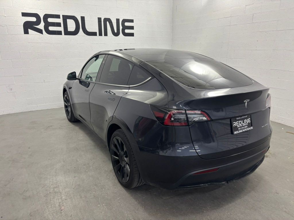 2024 Tesla Model Y Image 10