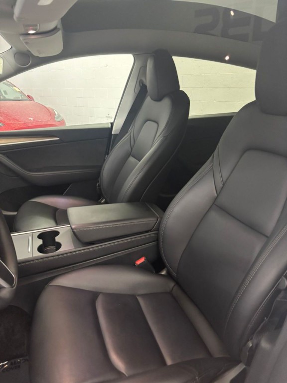 2023 Tesla Model Y Image 4