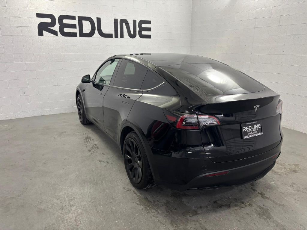 2023 Tesla Model Y Image 10