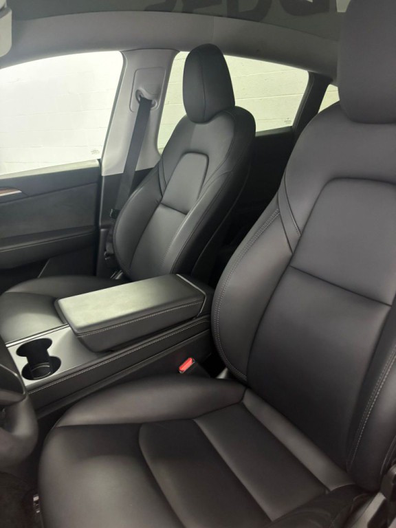 2024 Tesla Model Y Image 4