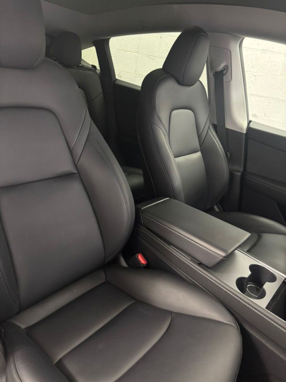 2024 Tesla Model Y Image 5