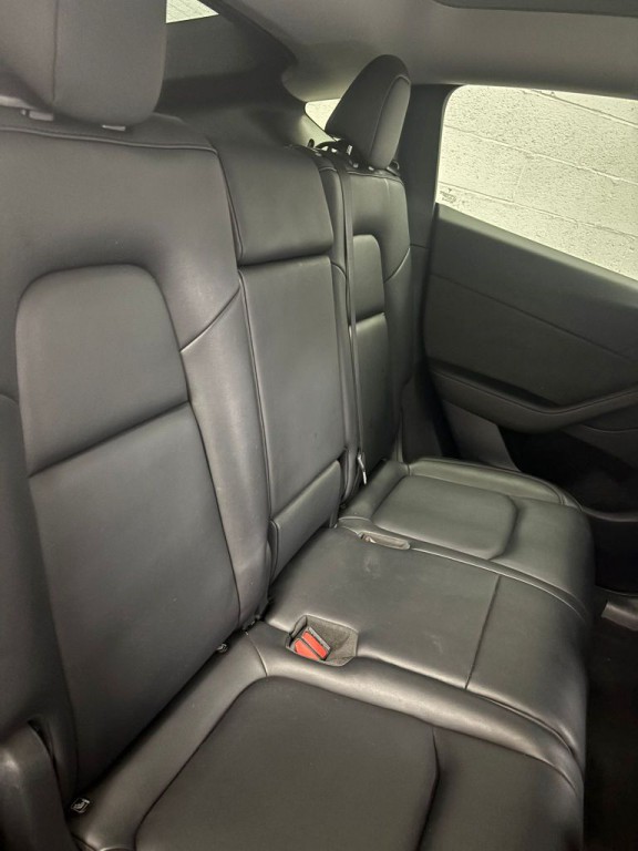 2024 Tesla Model Y Image 7
