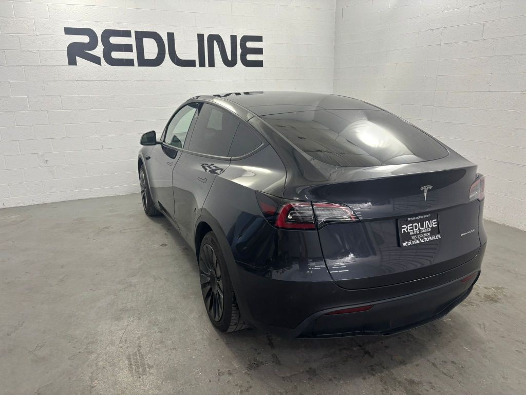 2024 Tesla Model Y Image 10