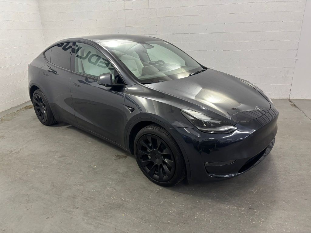 2024 Tesla Model Y Image 3