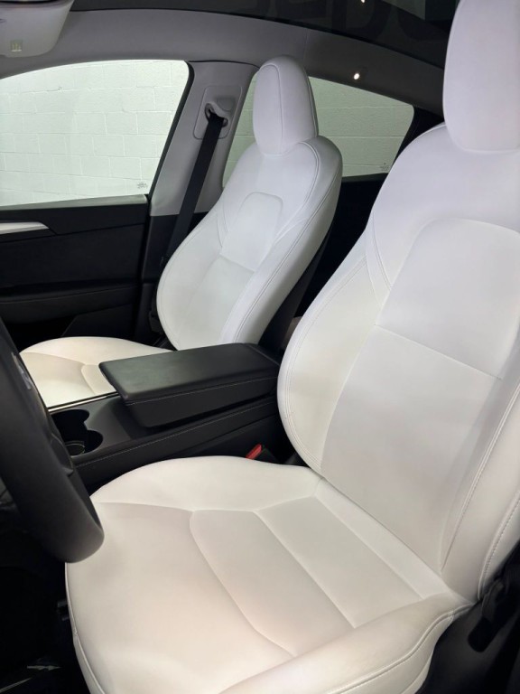 2024 Tesla Model Y Image 4