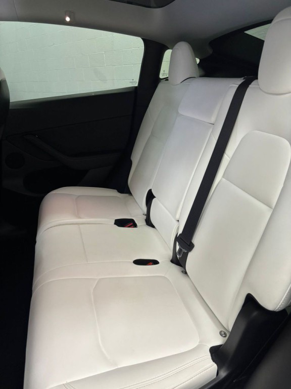 2024 Tesla Model Y Image 6
