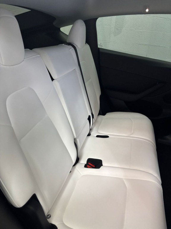2024 Tesla Model Y Image 7