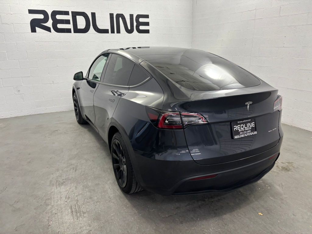 2024 Tesla Model Y Image 10