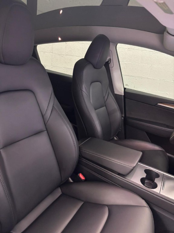 2025 Tesla Model Y Image 5