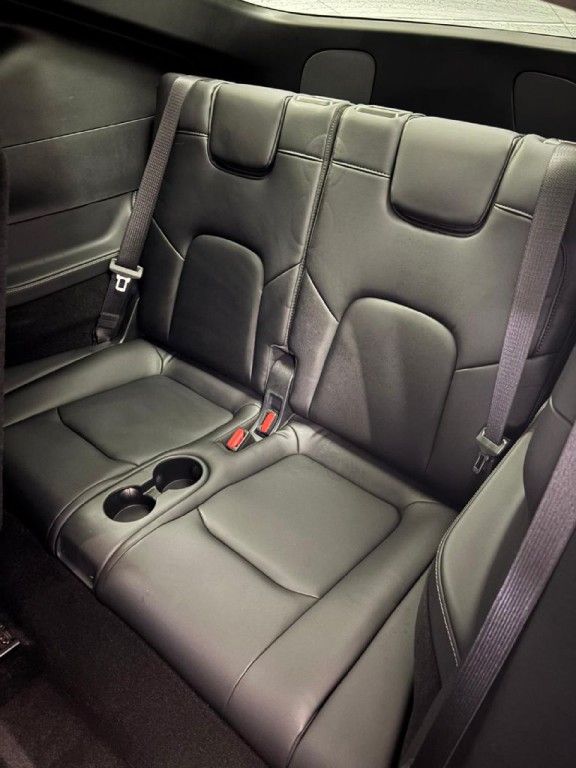 2025 Tesla Model Y Image 8