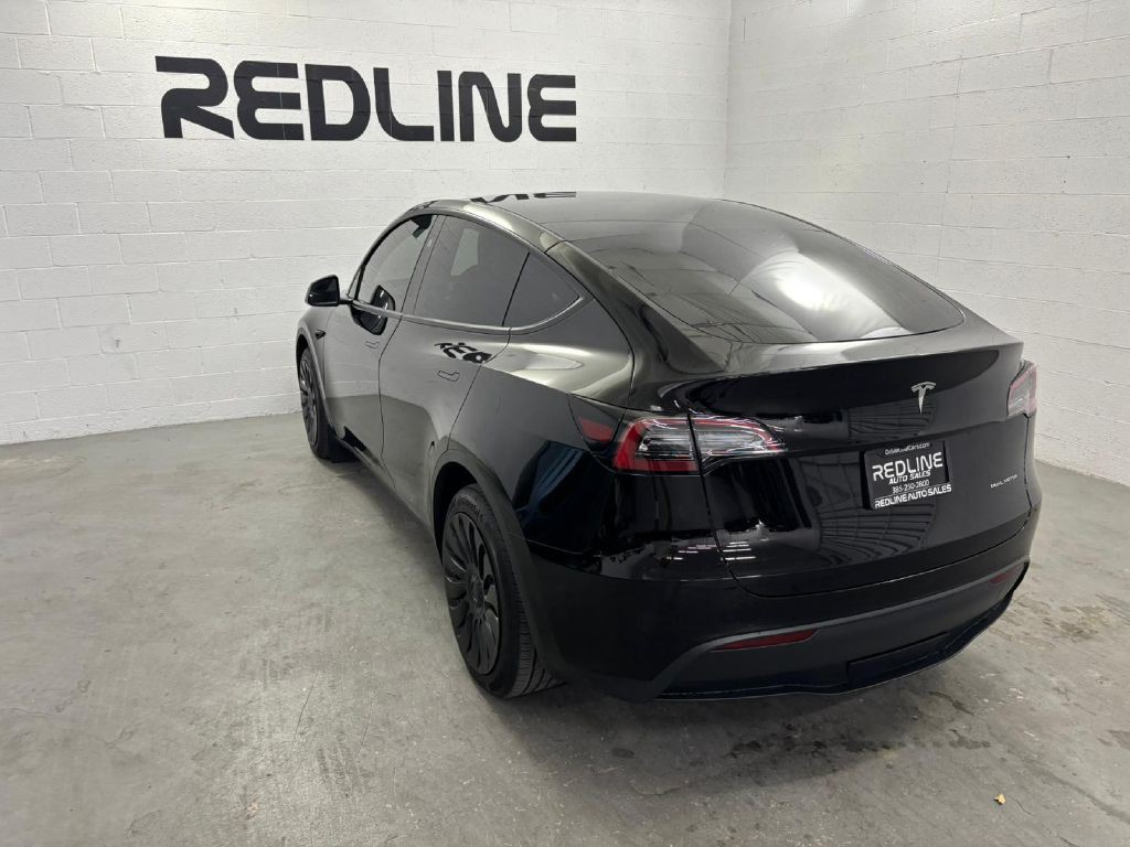 2025 Tesla Model Y Image 11