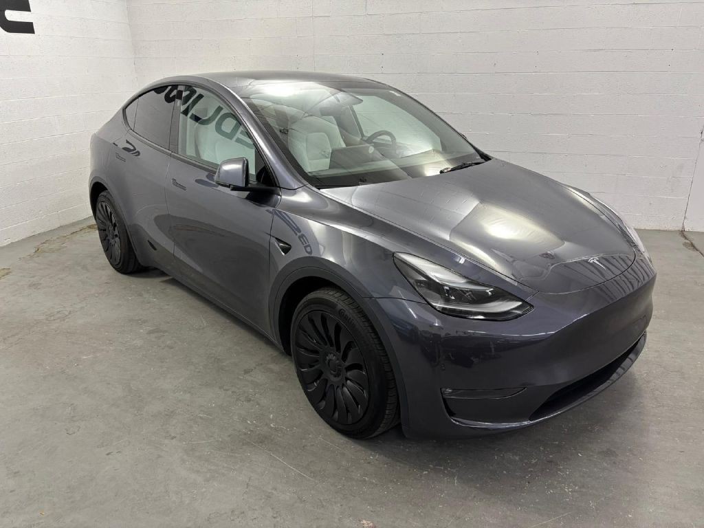 2023 Tesla Model Y Image 3