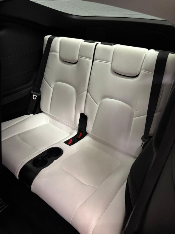 2023 Tesla Model Y Image 8