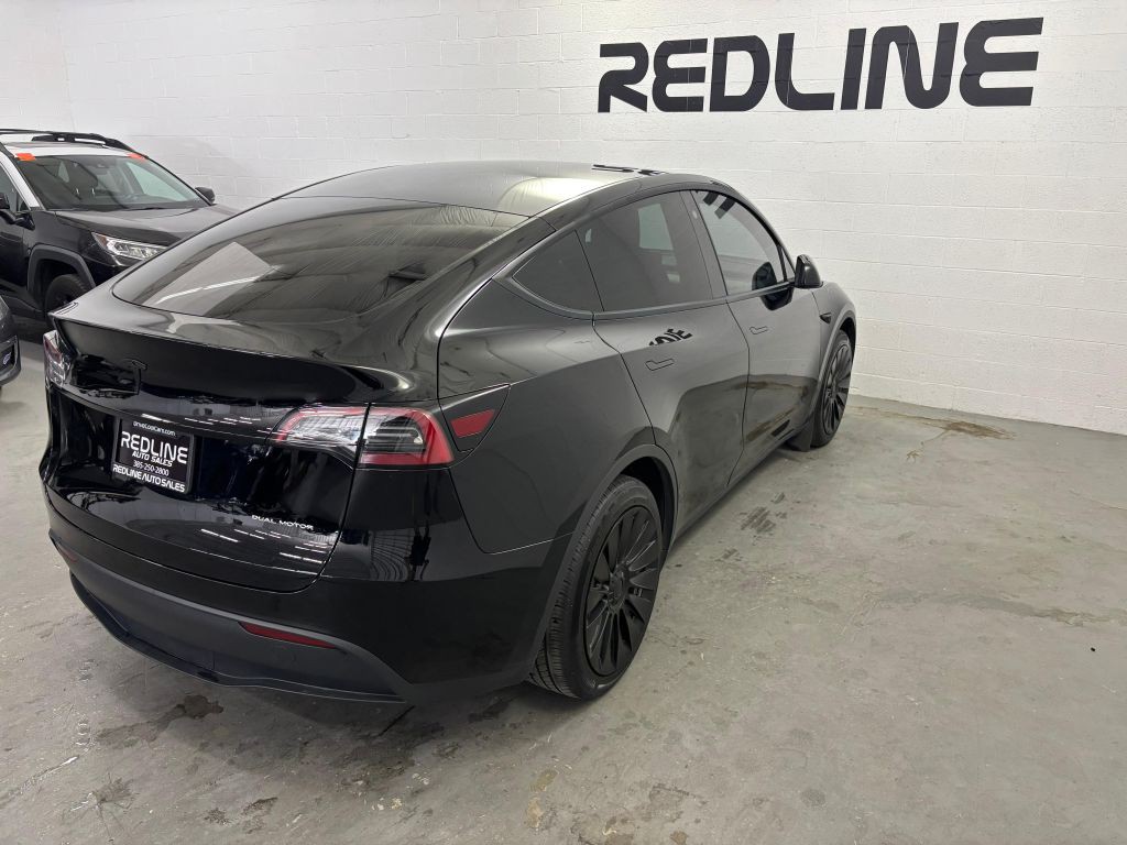 2023 Tesla Model Y Image 10