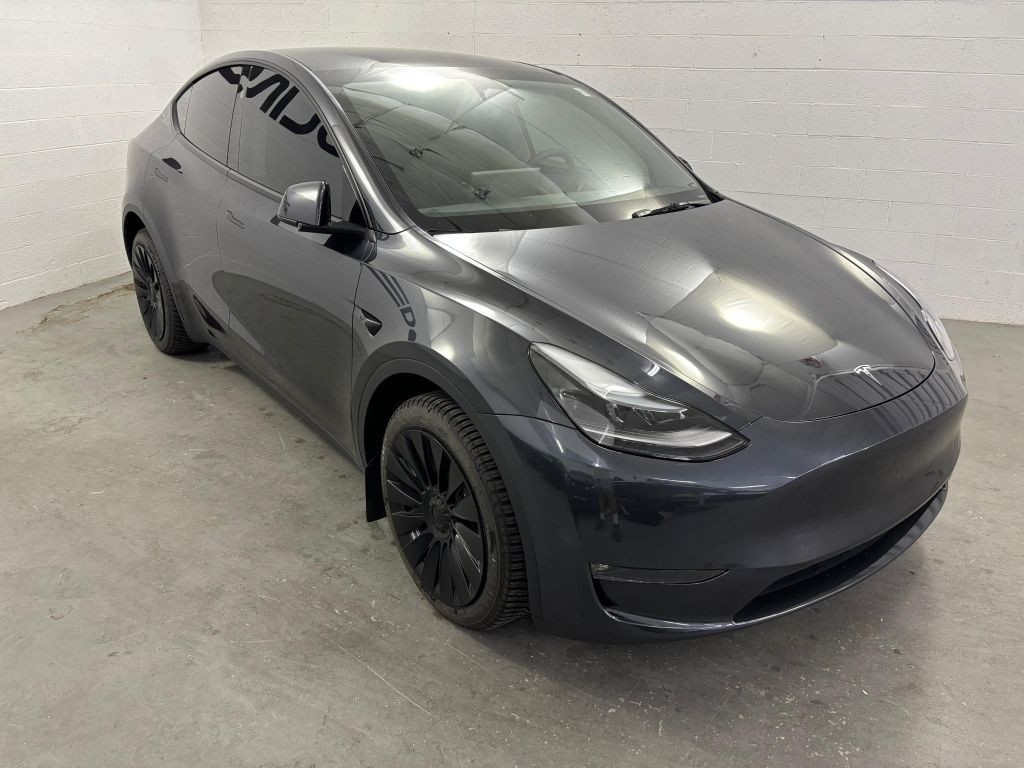 2023 Tesla Model Y Image 3